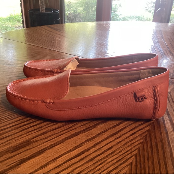 Ugg Driving Loafers Sz 7/Euro 38 - Picture 2 of 5